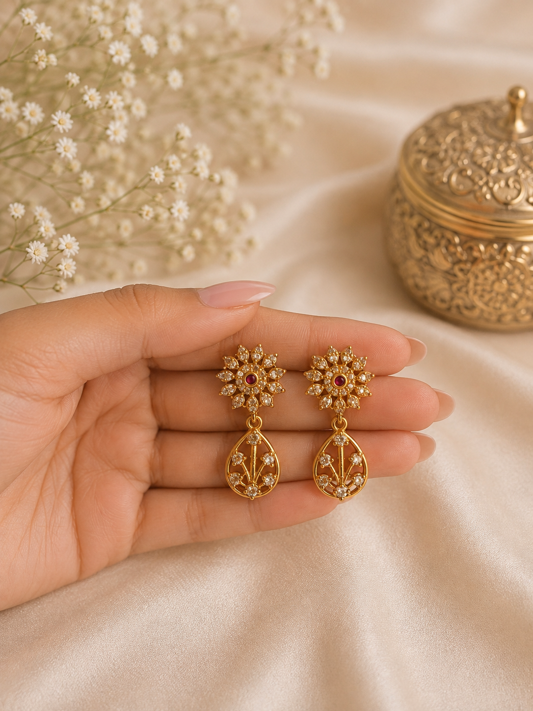 Elegant Floral Gold Necklace Set